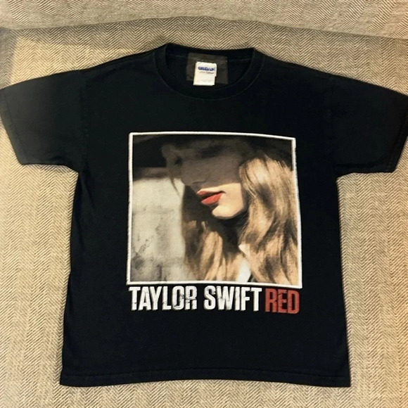 2013 Taylor Swift Red International Concert/Tour T-Shirt YTH SM Red Tour Unisex - Picture 8 of 16